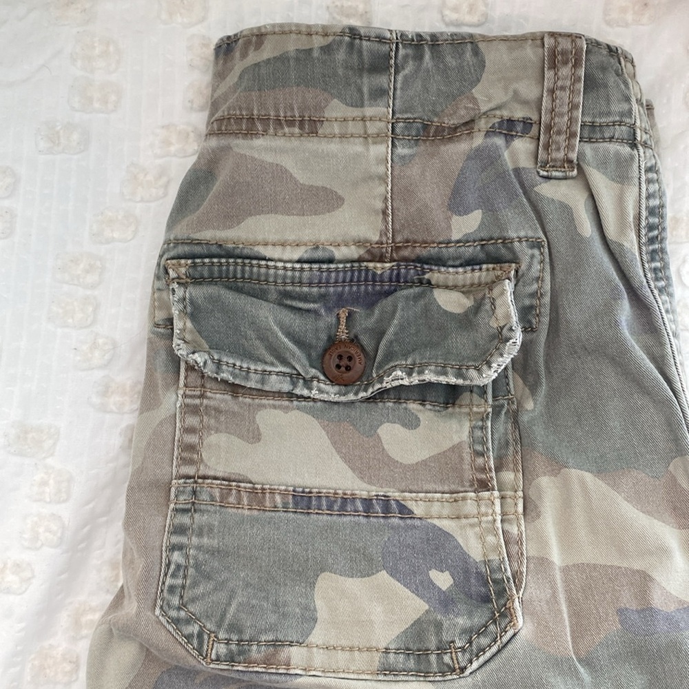American Eagle 🦅 Camo Cargo Shorts - Picture 6 of 9